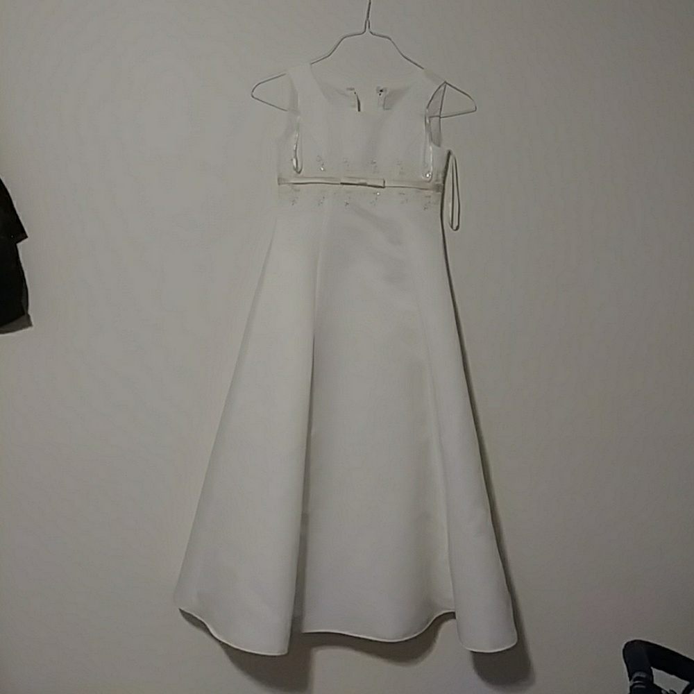 Ivory flower girl dress.